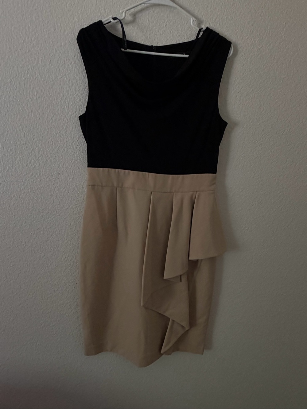 Ellen Tracy Black and Beige Sleeveless Two-Tone Midi Dress
